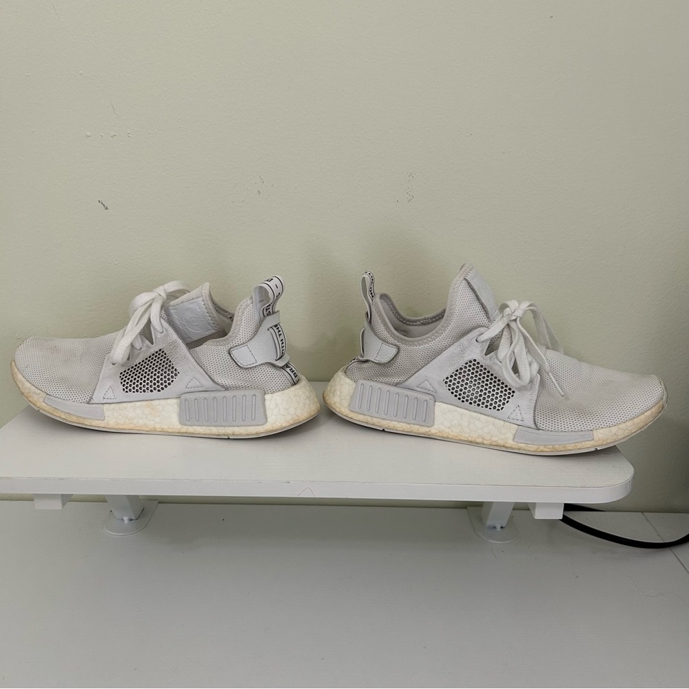 Adidas | Men’s White Athletic Sneakers Shoes Size 6